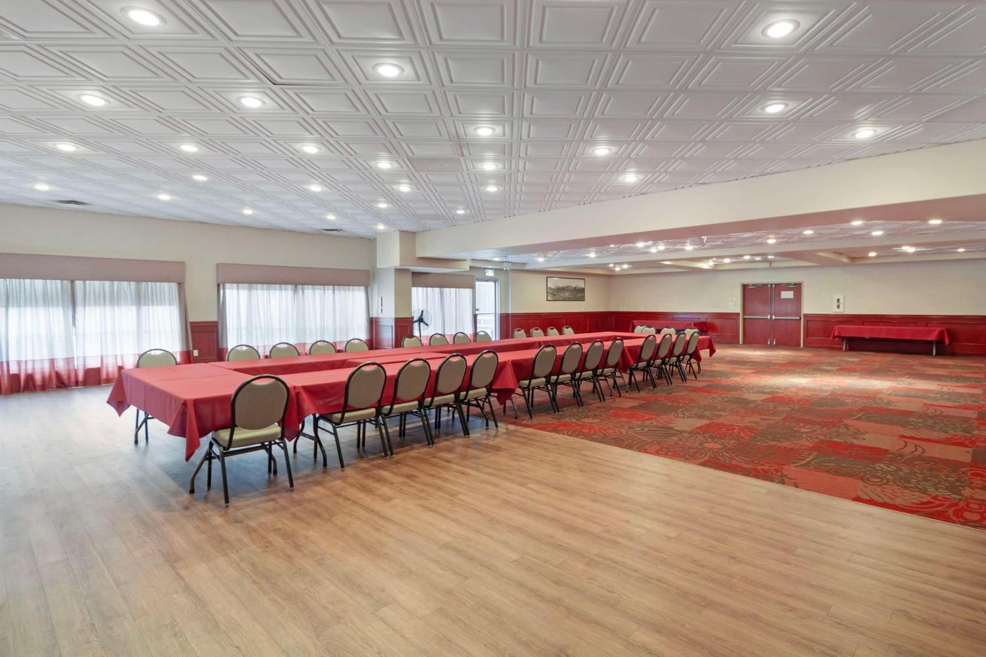 Best Western High Road Inn Едсън Екстериор снимка