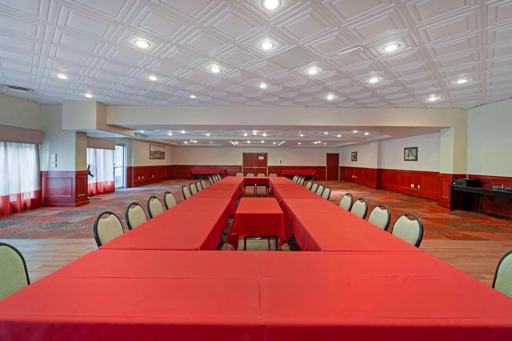 Best Western High Road Inn Едсън Екстериор снимка