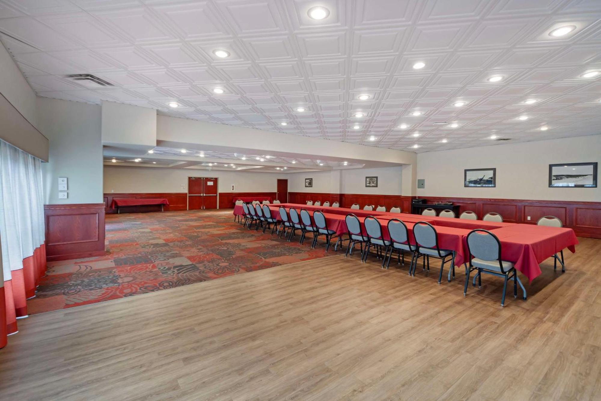 Best Western High Road Inn Едсън Екстериор снимка